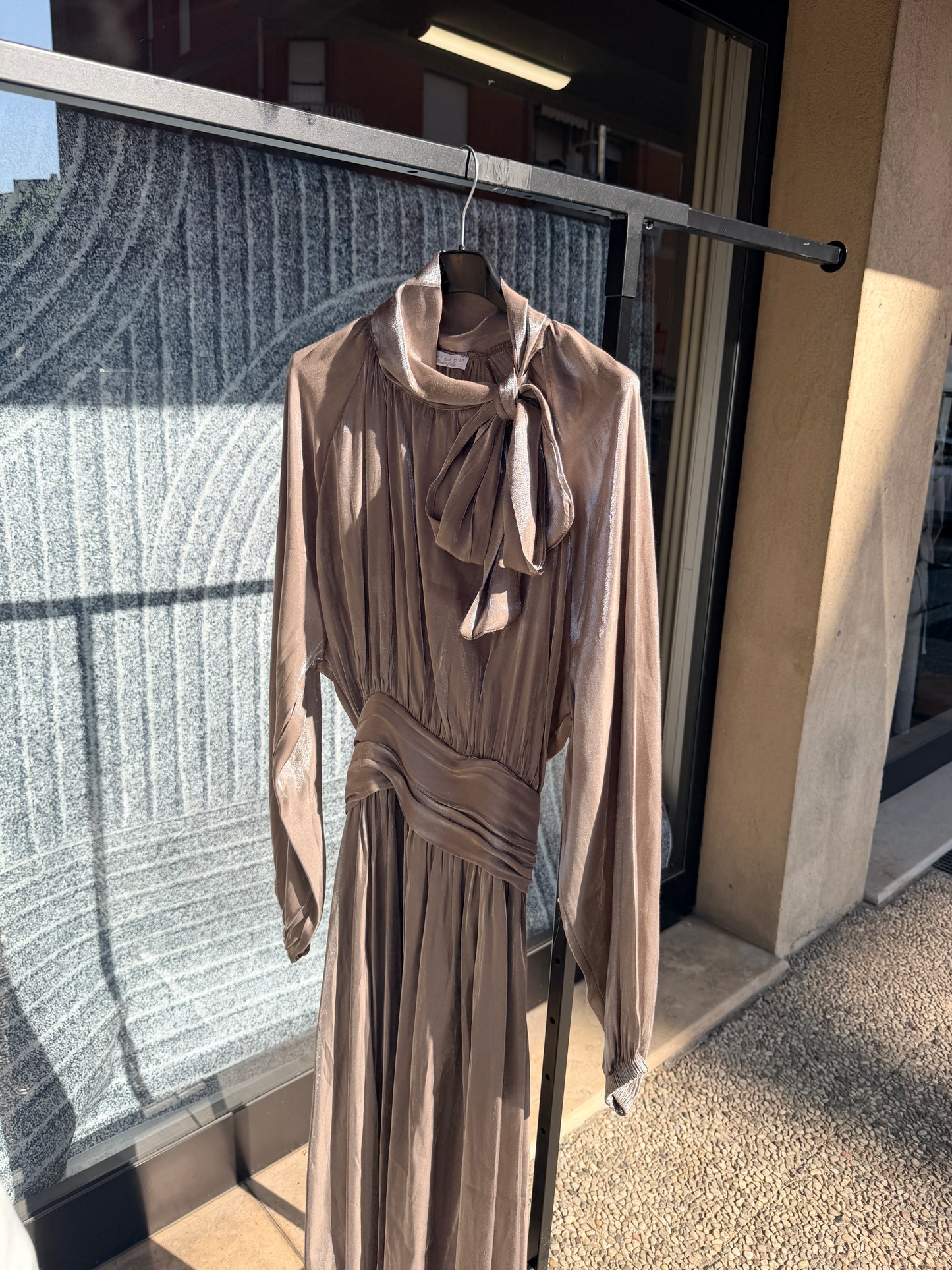Abito lungo elegante con fiocco – LUNGHEZZA 150 CM