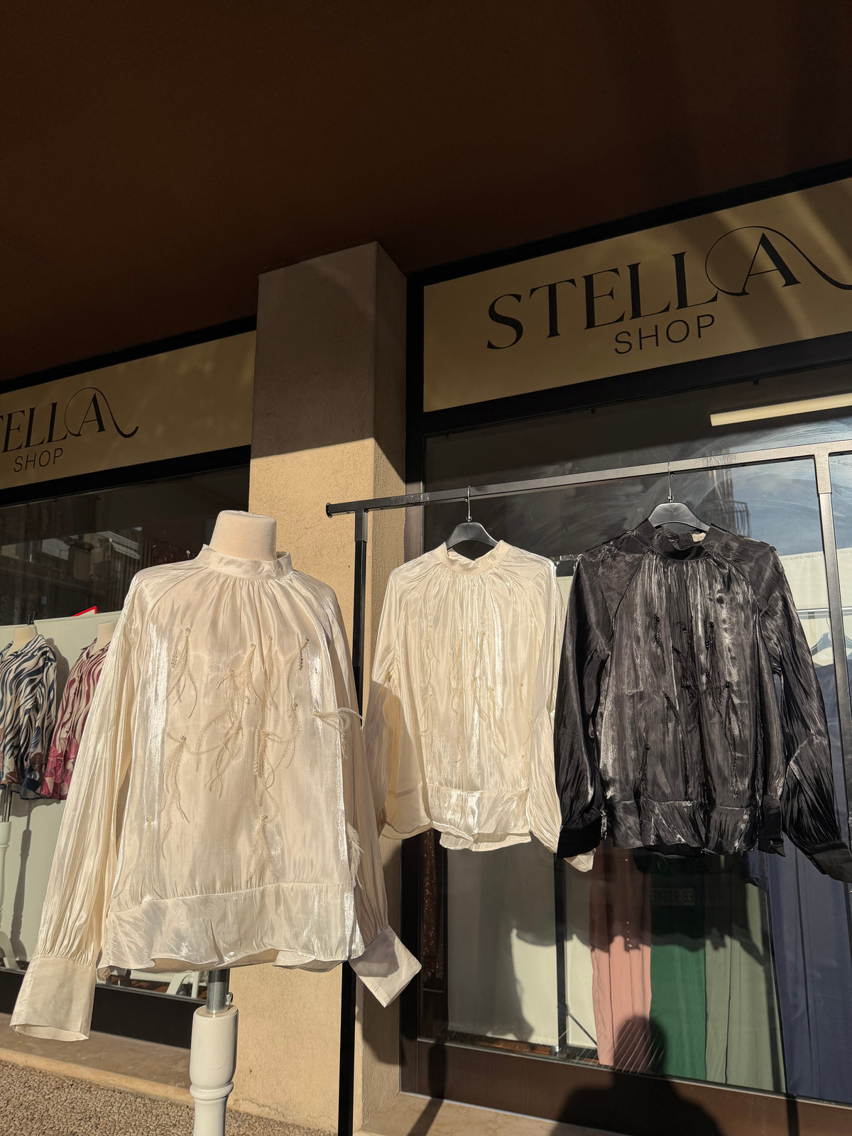 Chemise Lamé Plissée Brodée de Perles