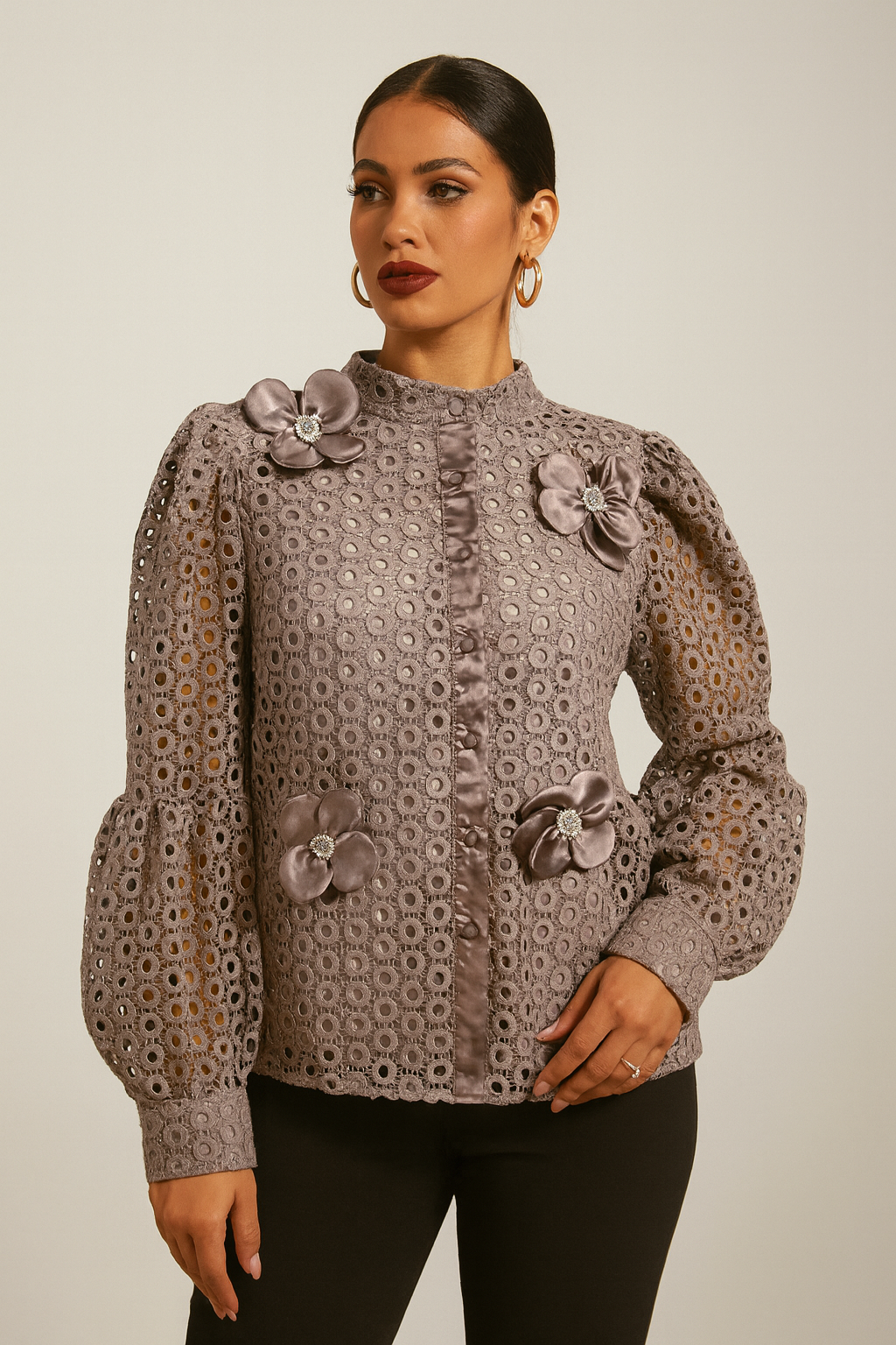 Camicia Elegante con Fiori in Rilievo – Modello #8421