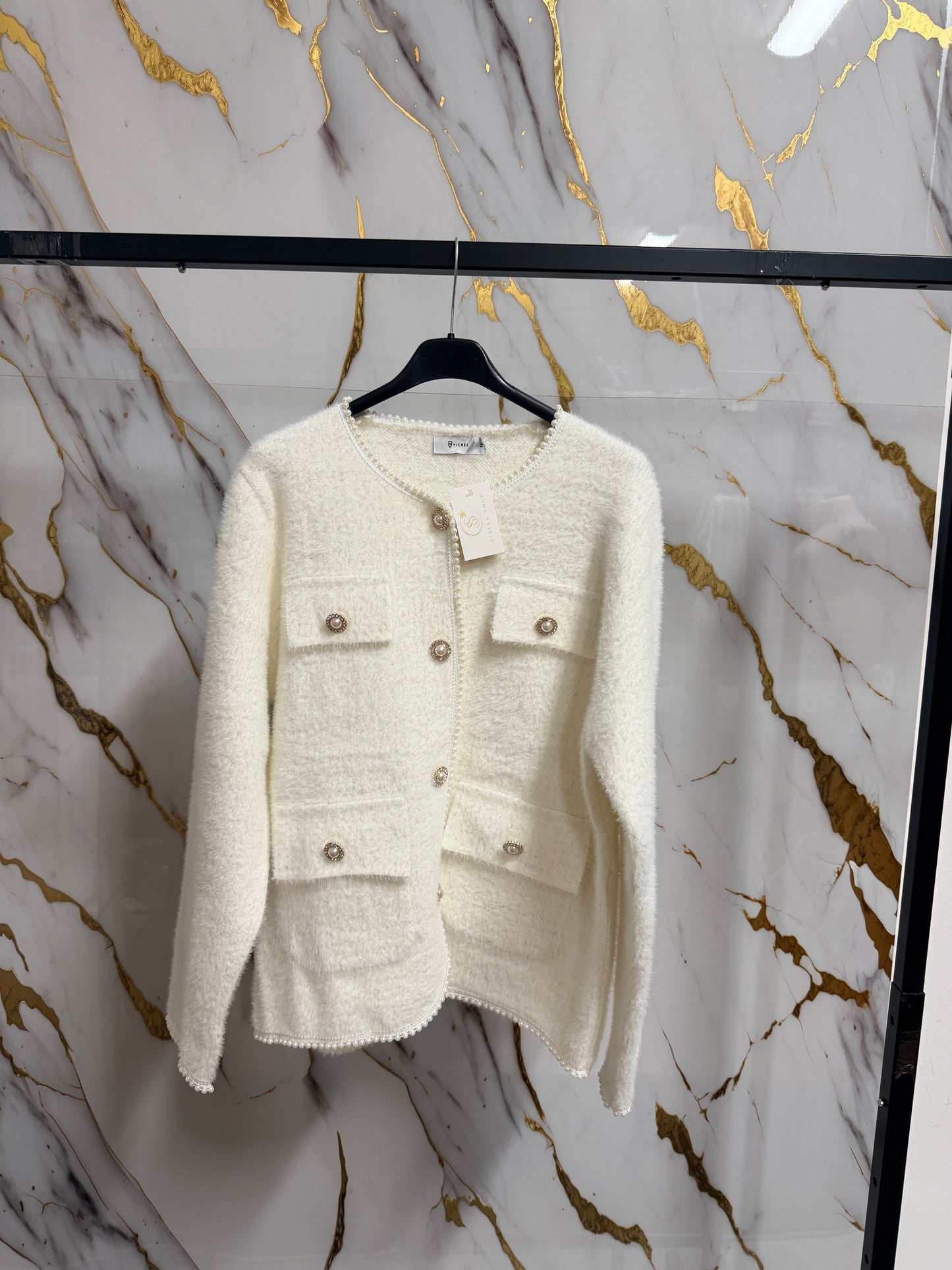 Cardigan Elegante in Lana Bouclé con Bottoni Gioiello