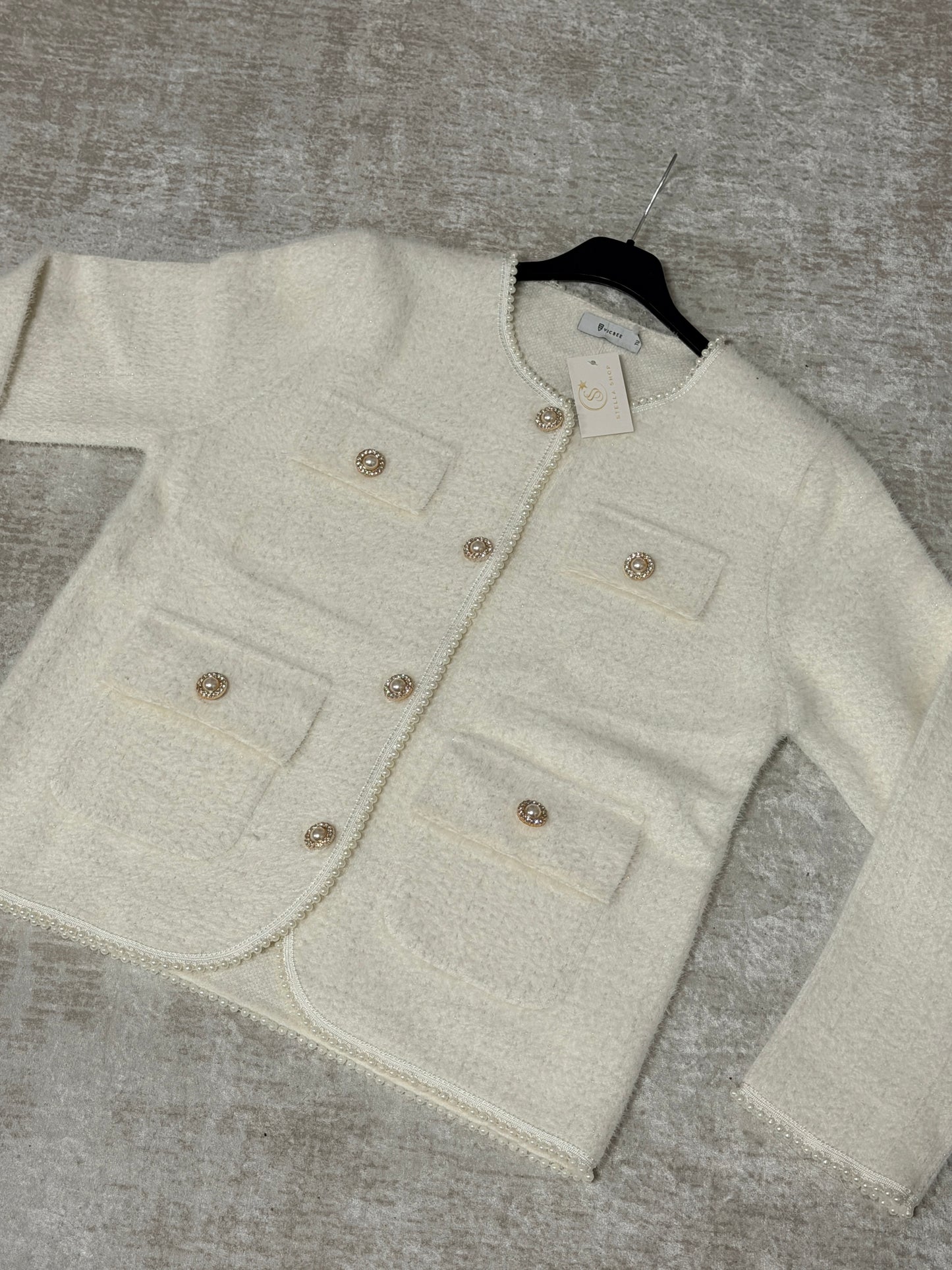 Cardigan Elegante in Lana Bouclé con Bottoni Gioiello
