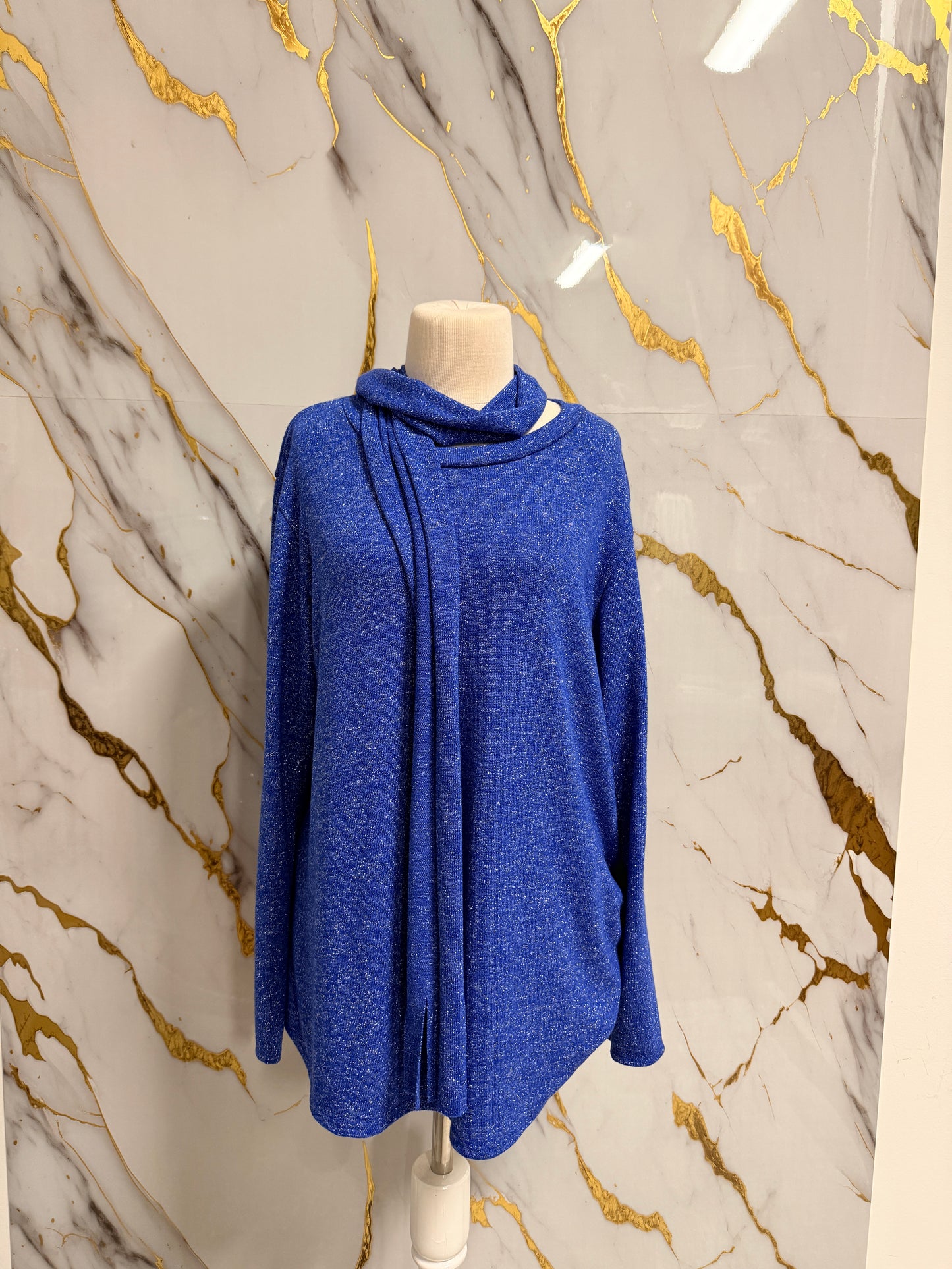 Maglietta con Sciarpa Inclusa