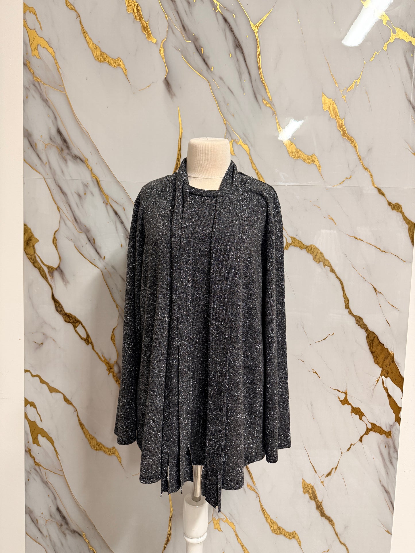 Maglietta con Sciarpa Inclusa