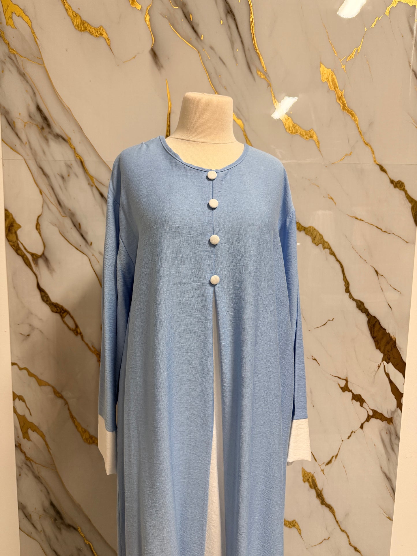 Abaya in Tessuto Morbido – Comfort ed Eleganza Quotidiana