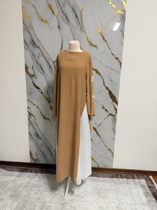 Abaya Caramello con Fiocchi Decorativi – Made in Italy