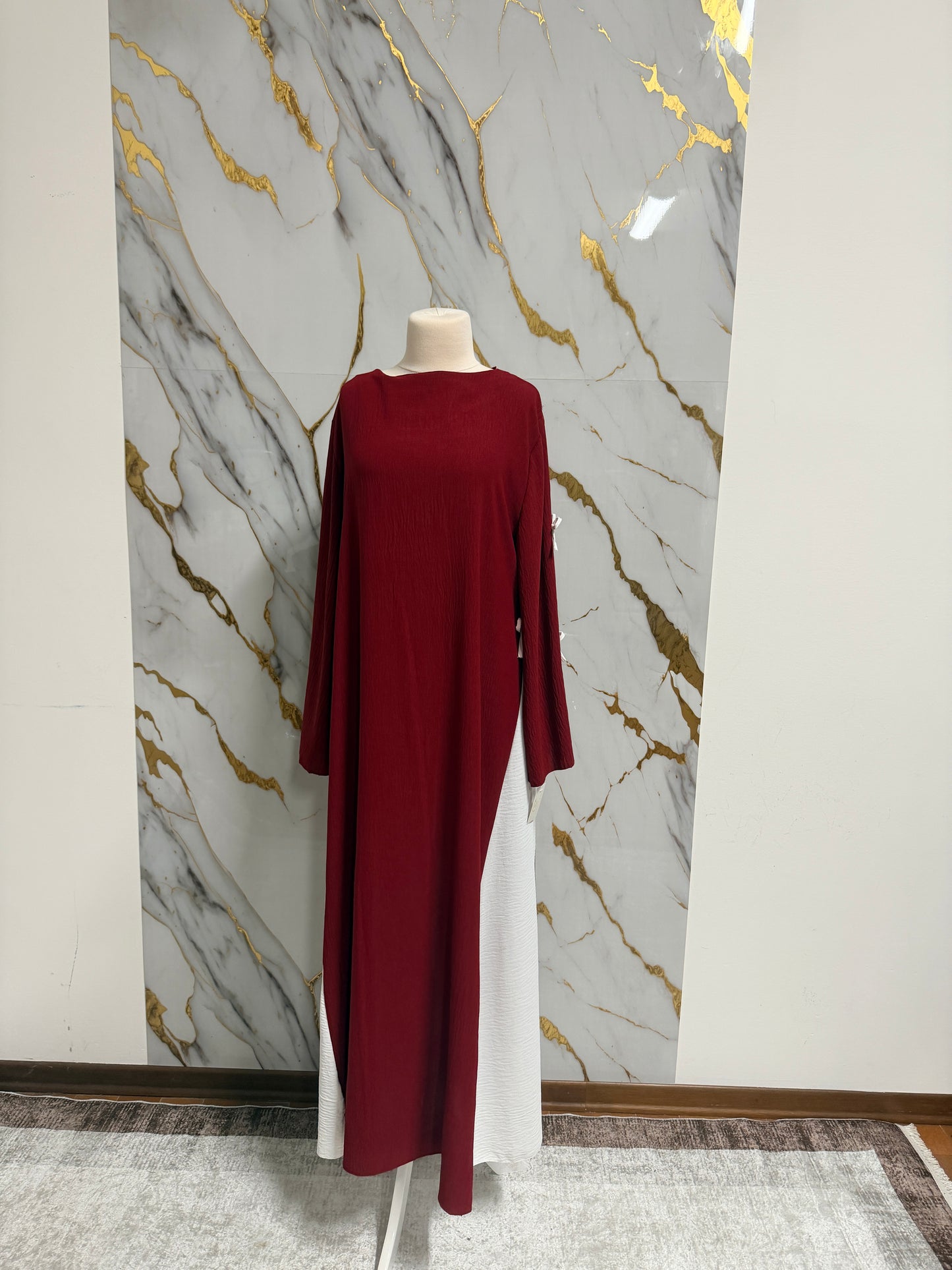 Abaya Rossa con Fiocchi Decorativi – Eleganza Made in Italy