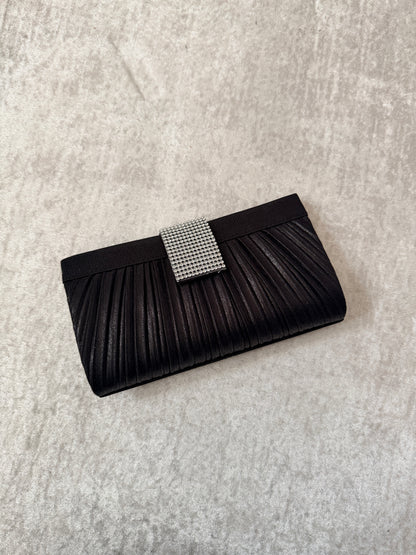 Clutch Elegante con Dettaglio Brillante
