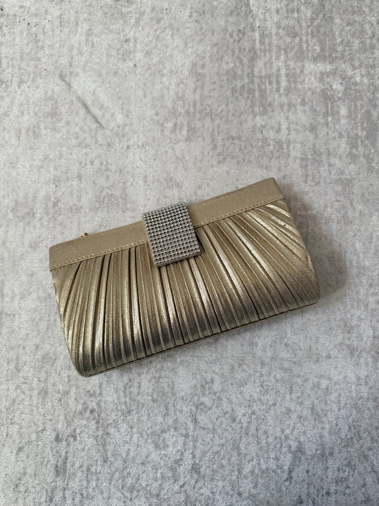 Clutch Elegante con Dettaglio Brillante