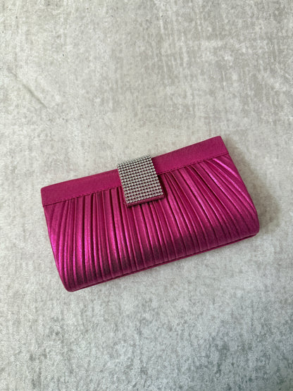Clutch Elegante con Dettaglio Brillante