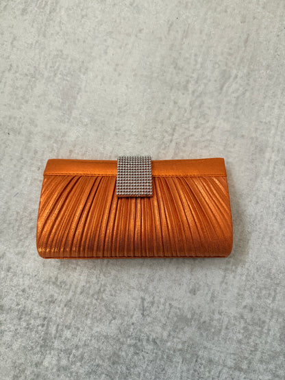 Clutch Elegante con Dettaglio Brillante