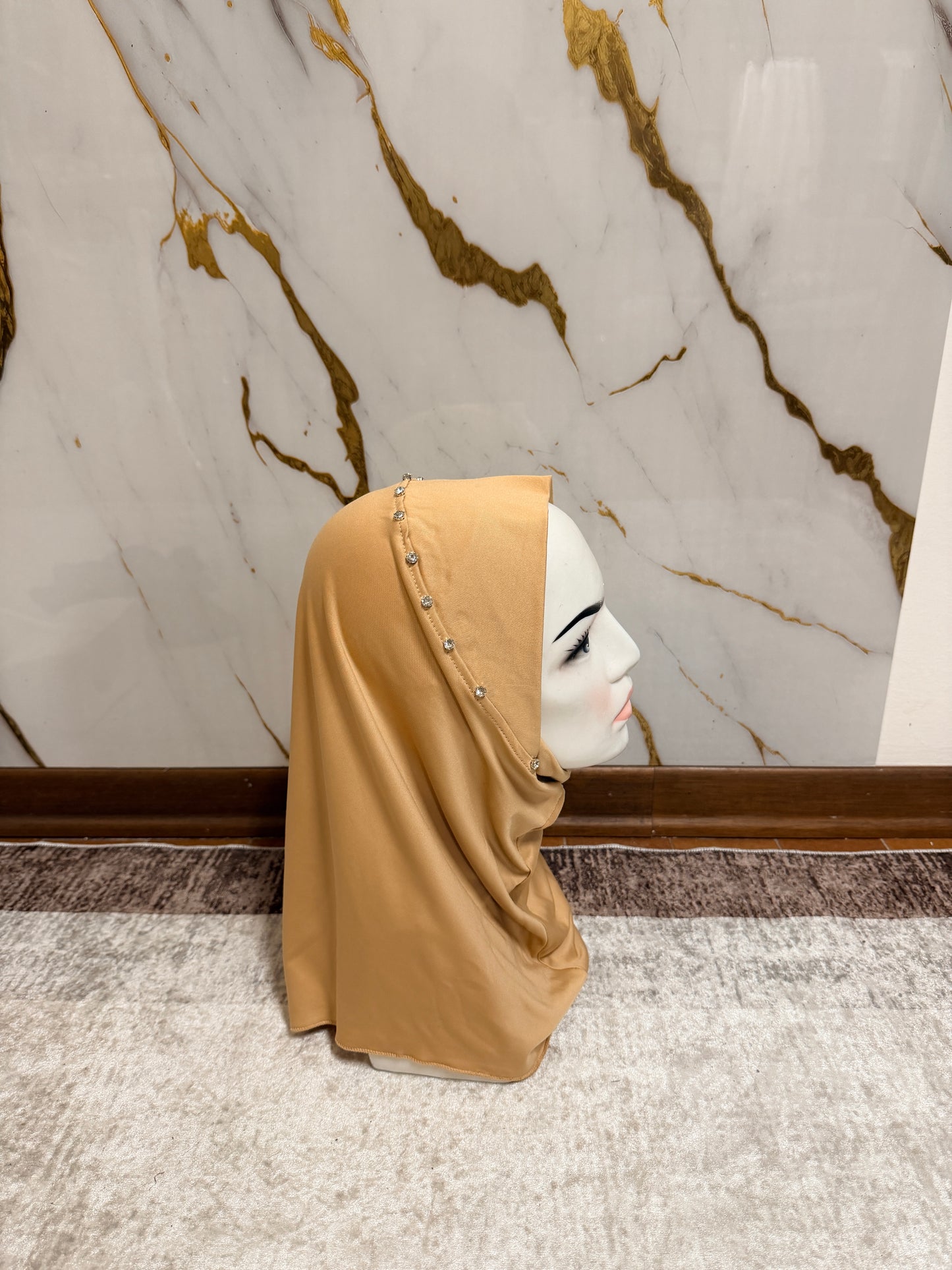 💛 Hijab con Cristalli – Comodo e Raffinato