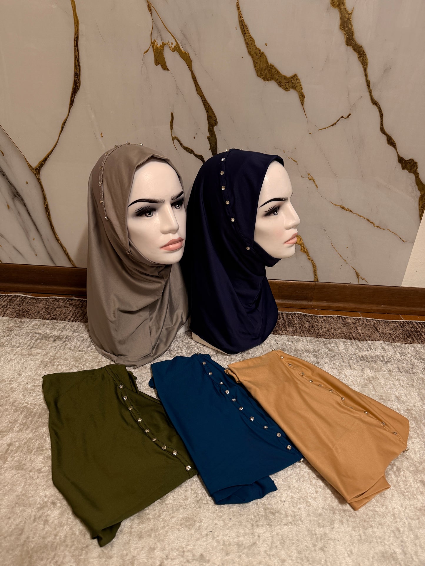💛 Hijab con Cristalli – Comodo e Raffinato