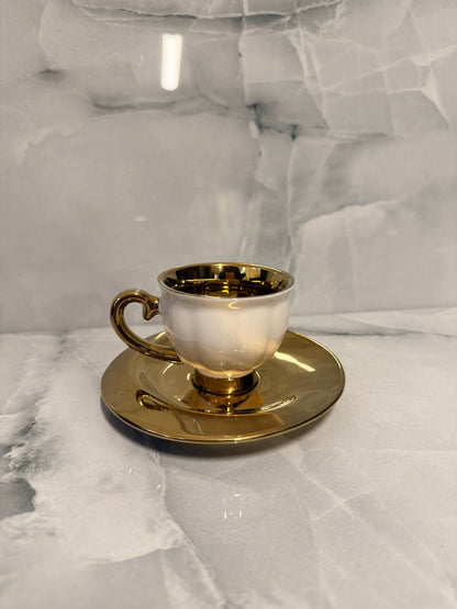 Eleganza Dorata per i Tuoi Momenti di Caffè