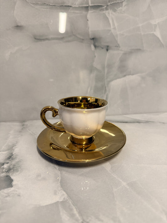 Eleganza Dorata per i Tuoi Momenti di Caffè